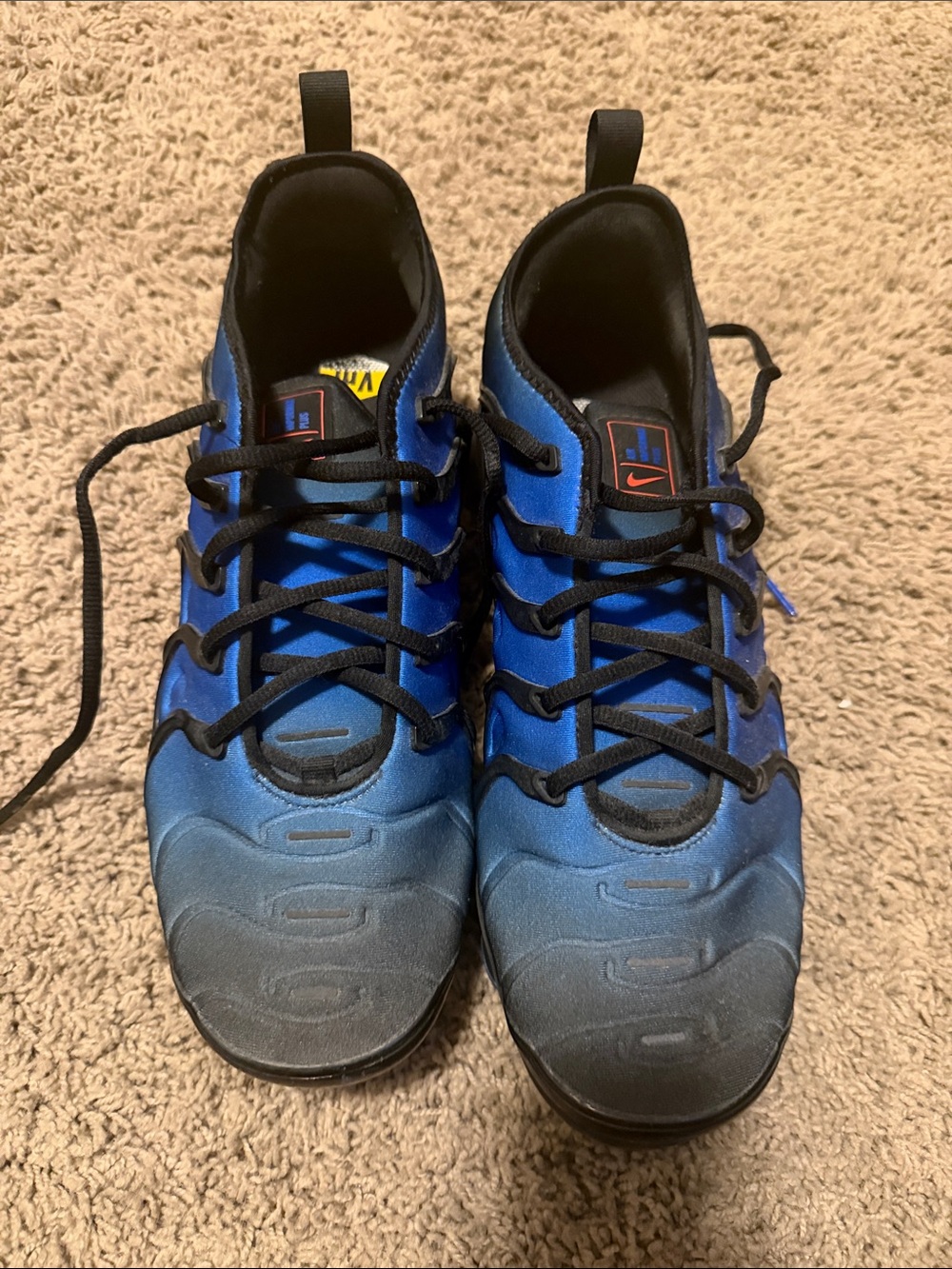 Nike Men’s Blue to Black Gradient Sneakers